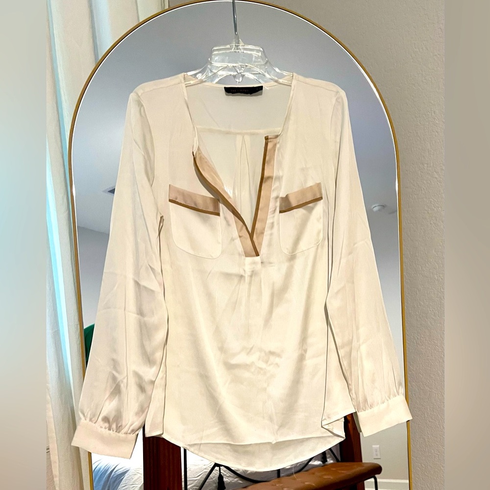 077. The Limited long sleeve blouse.